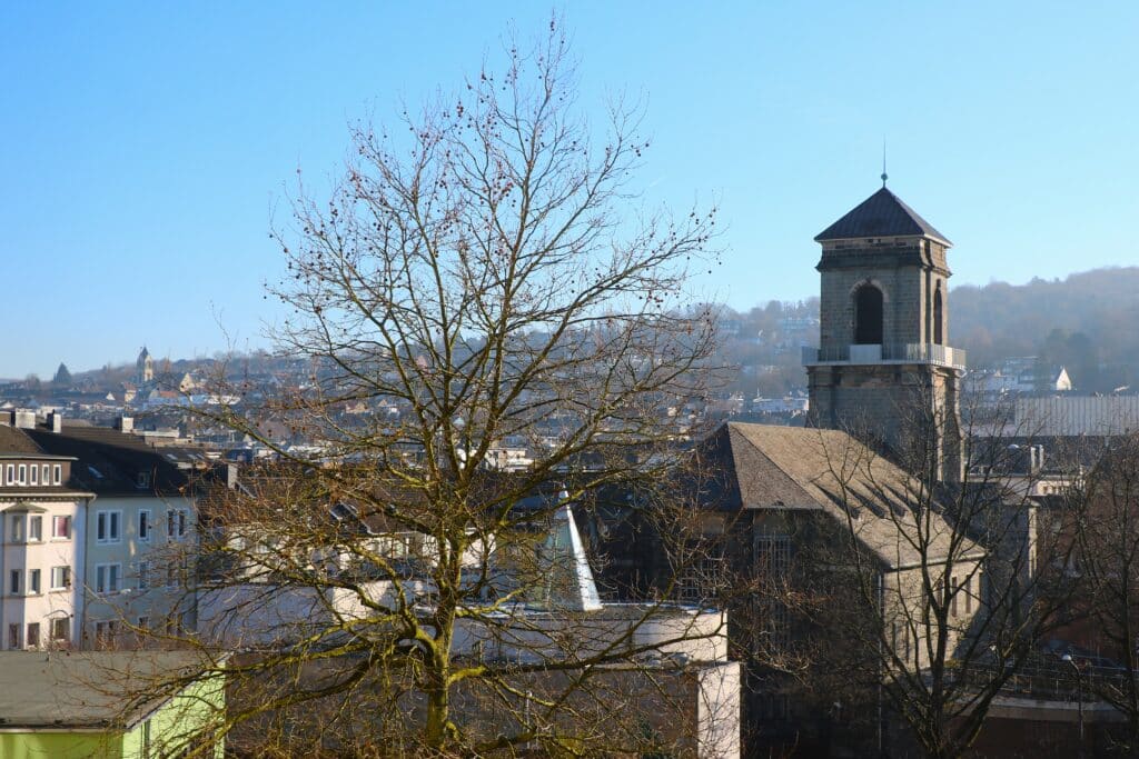 Sicht auf Barmen, im Vordergrund die Gemarker Kirche